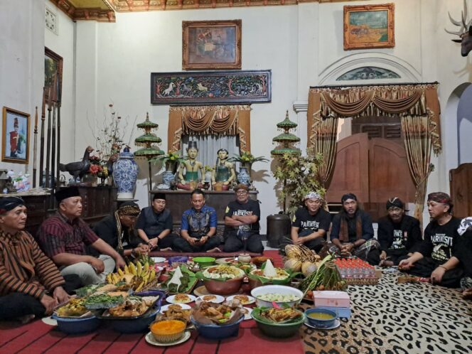 
Lestarikan Kebudayaan Perkerisan, Perkumpulan Tosan Aji Parikesit Trenggalek Gelar ‘Srengatan Agung Pusaka Parikesit
