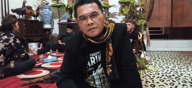 
Paguyupan Tosan Aji Parikesit Trenggalek ‘Mensakralkan’ Pusaka Keris, Begini Kata Budayawan Gaguk Susilo