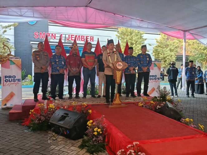 
Bupati Jember Bakal Buka Daftar Perusahaan Tambang, Libatkan Publik Awasi Galian C Ilegal
