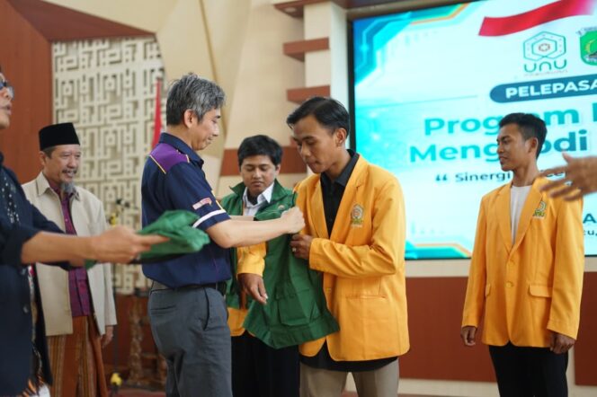 
Dosen UiTM Malaysia Beri Motivasi Mahasiswa PMM UNU Pasuruan
