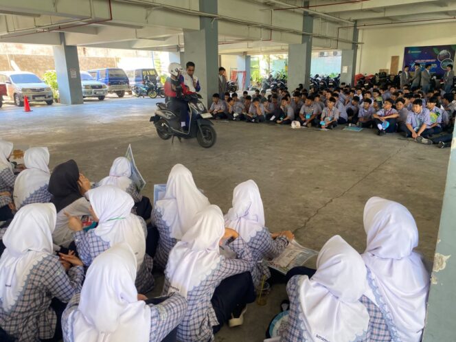 
Naik Motor ke Sekolah? Pastikan Sudah Siap Berkendara dengan Aman