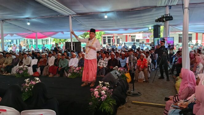 
Bunga Desaku Jadi Ajang Sosialisasi Program Pemkab, Fawait Tekankan Layanan KTP hingga Berobat Gratis