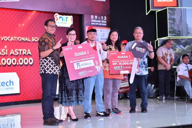 
Pendidikan Vokasi Antar Siswa SMK Negeri 9 Malang Raih Beasiswa Polman Astra