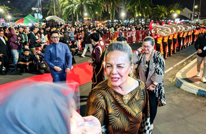 
Red Carpet JFC 2026 Dipenuhi Selebritas, Bubah Alfian Gaungkan Mimpi Jember ke Dunia