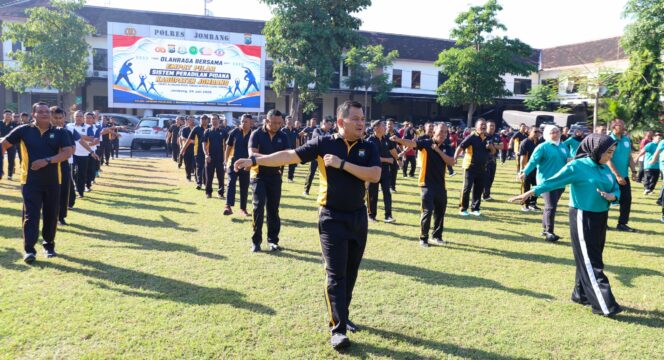 
Perkuat Sinergitas, Polri, Kejaksaan, Pengadilan, dan Lapas, Polres Jombang Gelar Olahraga Bersama