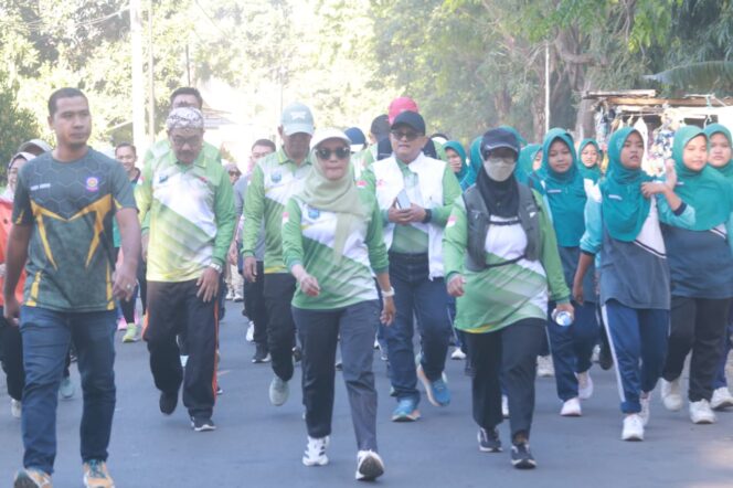 
Jalan Sehat Bersama Semarakkan Puncak Peringatan Harkopnas ke-79 di Kabupaten Probolinggo