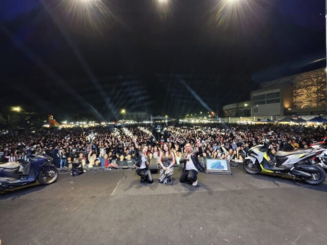 
Ribuan Warga Antusias Ramaikan Public Exhibition New Honda Vario Evo 160 di Stadion Kanjuruhan Malang