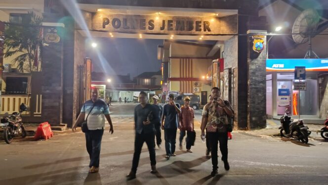 
Dua Warga Gumukmas Laporkan Dugaan Pengerusakan Kebun Jeruk ke Polres Jember, Kerugian Ditaksir Ratusan Juta