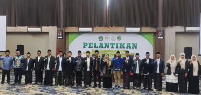 
Pengurus DPC FKDT Kota Pasuruan Resmi Dilantik, H. Aminurrohman Dikukuhkan Sebagai Bapak Madin