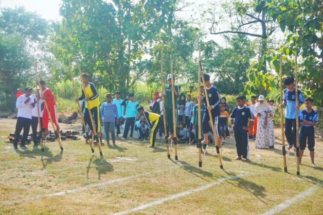 
Ratusan Pelajar SMP di Kota Pasuruan Meriahkan Lomba Dolanan Tradisional 
