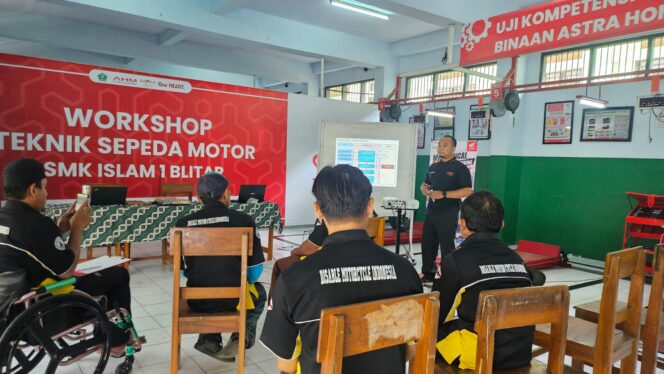 
SMKS Islam 1 Kota Blitar Wujudkan Vokasi Berdampak Melalui Pelatihan Mekanik bagi Komunitas DMI