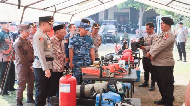 
Polres Jombang Perkuat Kolaborasi, Gelar Apel Kesiapsiagaan Hadapi Kekeringan dan Karhutla