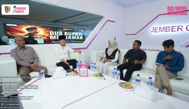 
Rujukan UHC ke Rumah Sakit Plat Merah Dipertanyakan, Ini Jawaban Bupati Fawait 