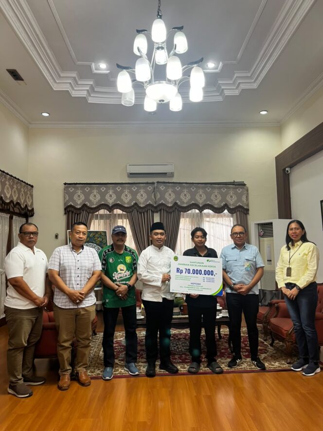 
DBHCHT Kota Pasuruan Hadirkan Perlindungan Nyata, Ahli Waris Pekerja Rentan Terima Santunan Rp70 Juta