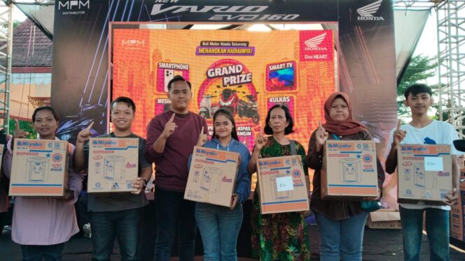 
Antusiasme Warga Blitar Ramaikan Public Exhibition New Honda Vario 160