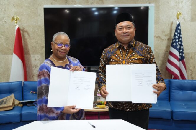 
Universitas Islam Depok dan Hartford International University USA