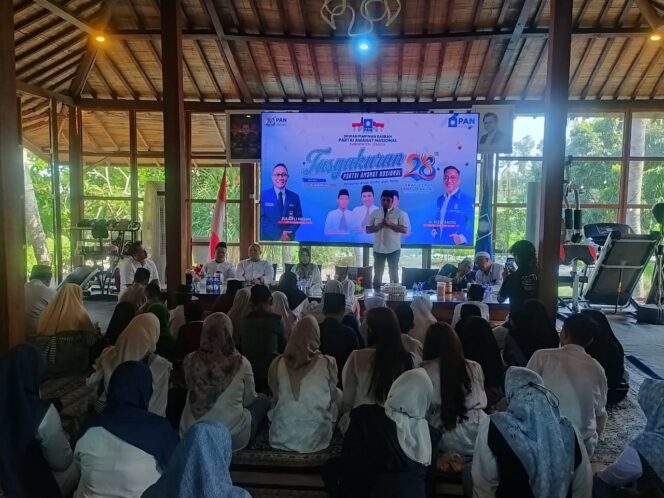 
Serentak di Seluruh Indonesia, PAN Jember Rayakan Milad ke-28 Bersama Anak Yatim