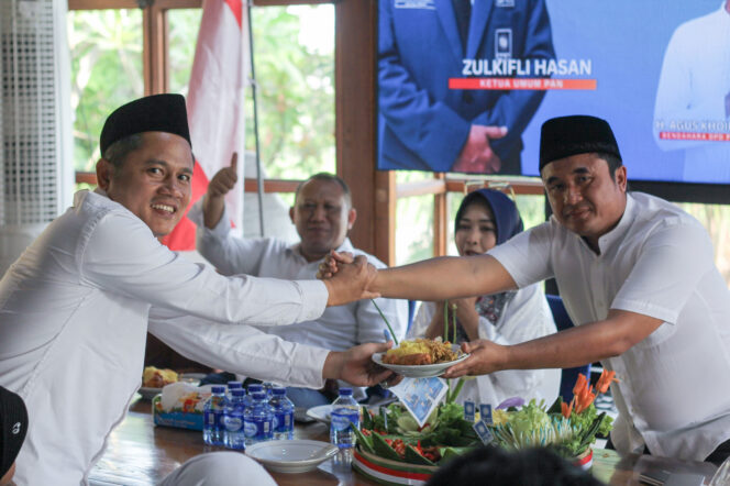 
Serentak di Seluruh Indonesia, PAN Jember Rayakan Milad ke-28 Bersama Anak Yatim