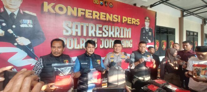 
Polres Jombang Tangkap Pelaku Pembacokan dan Pembakar Sepeda Motor di Pasca Ijasah Kubro