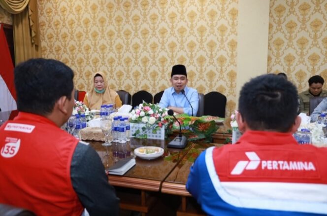 
Antrean BBM Mengular di Jember, Aktivis Minta Polisi Waspadai Mafia BBM Subsidi
