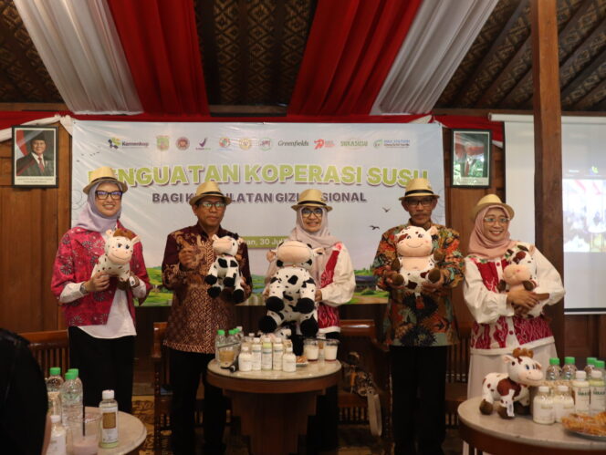 
BGN Tetapkan Standar Minimal 80% Susu Segar untuk Program MBG, Peternak Lokal Sambut Optimistis dengan Kembali Mendatangkan Sapi Impor