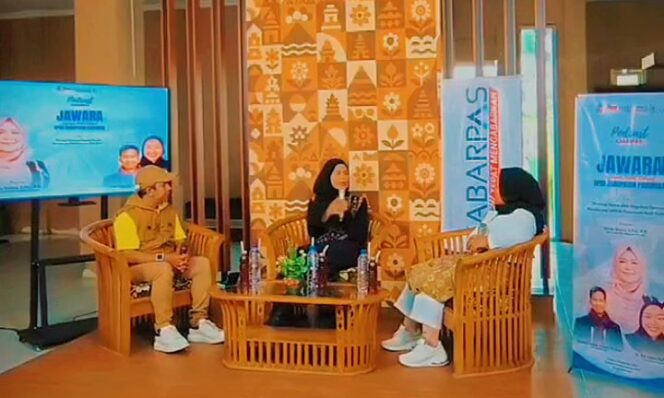 
Podcast JAWARA Kabarpas bersama Adinda Denisa Kupas Tuntas Regulasi dan Strategi Pemda Dorong UMKM Naik Kelas