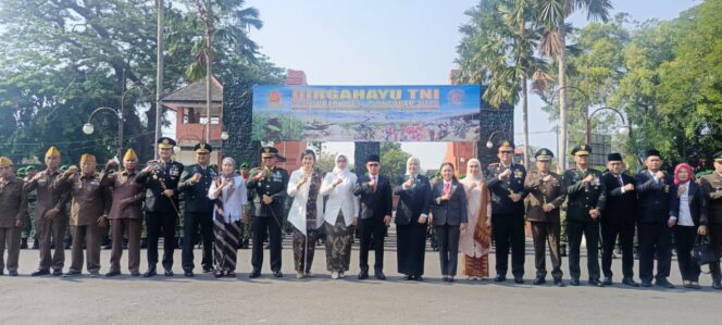 
Peringati HUT ke-81 TNI, Bupati Mojokerto Tegaskan Sinergi Sebagai Kekuatan Mendorong Pembangunan