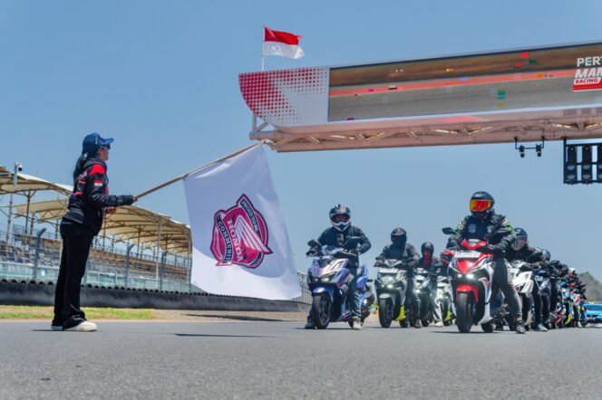 
Melesat Penuh Kebanggaan, Komunitas Honda Jatim Jajal Sirkuit Mandalika