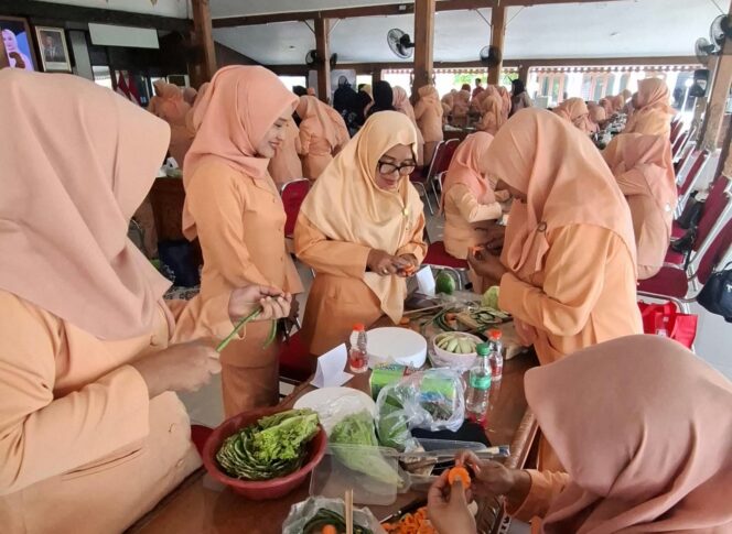 
Dorong Kreativitas Anggota, DWP Kabupaten Probolinggo Gelar Lomba Garnish