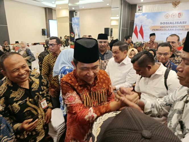 
Dana Desa Jadi Instrumen Penekan Kemiskinan, Ini Pesan Gus Fawait kepada Kades di Jember 