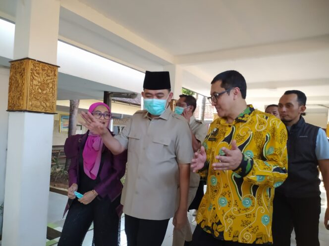 
Tepat HUT Prabowo, Gus Fawait Gelar Bakti Sosial Kesehatan dengan Target 10000 Penerima