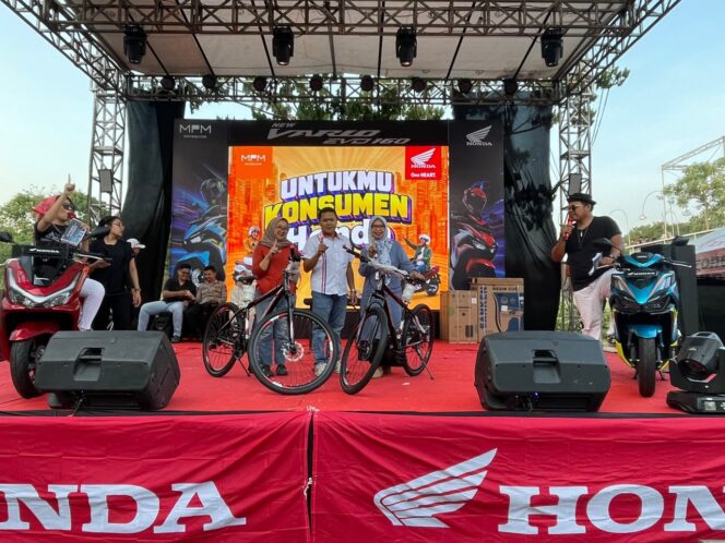 
Dekatkan Produk dengan Konsumen, MPM Honda Jatim Hadirkan Public Exhibition New Honda Vario 160 di Bondowoso