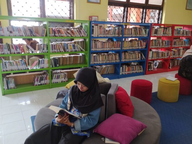 
					Minat Baca Masih Tinggi, Perpustakaan Jember Tambah Jam Layanan hingga Malam 