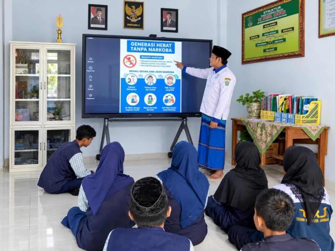 
					Baru Dilantik, Sekjen KIPAN Lumajang Gelar Aksi Antinarkoba di SMP Terpadu Nurul Chotib