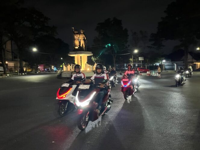 
					Cuaca Berubah-ubah, Kenali Cara Aman Berkendara Motor
